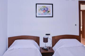 Фото номера Дом с 3 спальнями Дома для отпуска Guest House Stoyanovata Kashta - Стояновата къща г. Елена 18