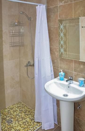Фото номера Дом с 3 спальнями Дома для отпуска Guest House Stoyanovata Kashta - Стояновата къща г. Елена 15