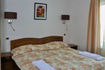 Фото номера Дом с 3 спальнями Дома для отпуска Guest House Stoyanovata Kashta - Стояновата къща г. Елена 17