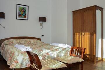Фото номера Дом с 3 спальнями Дома для отпуска Guest House Stoyanovata Kashta - Стояновата къща г. Елена 23