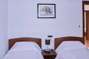 Фото номера Дом с 3 спальнями Дома для отпуска Guest House Stoyanovata Kashta - Стояновата къща г. Елена 29