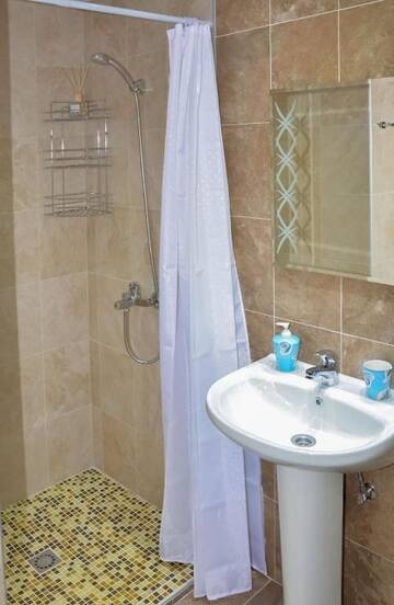 Фото номера Дом с 3 спальнями Дома для отпуска Guest House Stoyanovata Kashta - Стояновата къща г. Елена 24